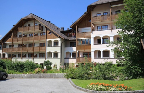 Russbach am Pass Gschuett Apartment | Sunny apartment within walking distance of the ski slope, free ski depot