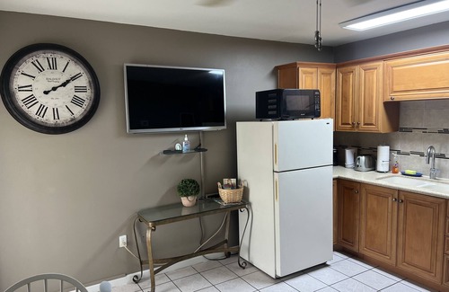 Warm Mineral Springs Resort | Sunny Apartments a block from Warm Mineral Springs. Unit 3