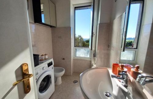 Cassia Apartment | Sunny Apt 20 min St Peter by train