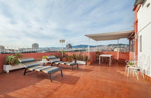 El Parc i la Llacuna del Poblenou Apartment | Sunny atico with private terrace in Sagrada Familia