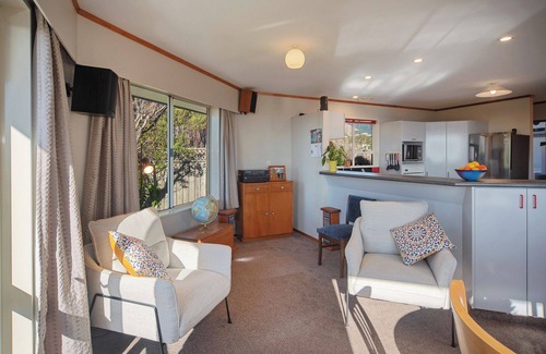 Nelson House | Sunny Bayview Retreat - Tranquil Hideaway with Stunning Bay Views