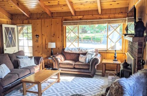 Upper Moonridge House | Sunny Bear Cabin Resort Cottage by Big Bear Vacations