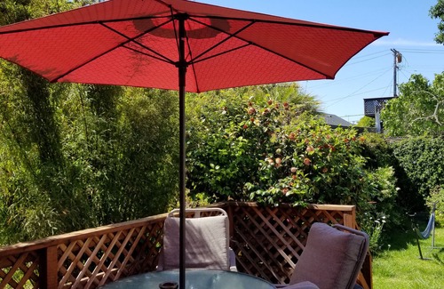 South Berkeley House | Sunny Berkeley 3 bedroom/2 bathroom house near BART (subway)