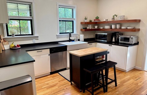 Berkeley House | Sunny Berkeley 3BR + Walk to Tennyson + Patio Wifi AC