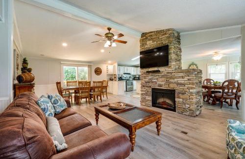 St. James House | Sunny Bolivia Home with Spacious Yard!