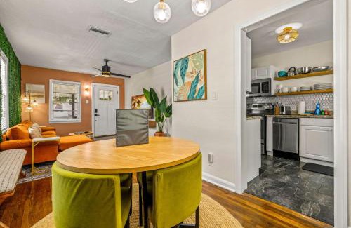 Oakford Park House | Sunny Citrus Escape Min to Midtown & Dog-Friendly