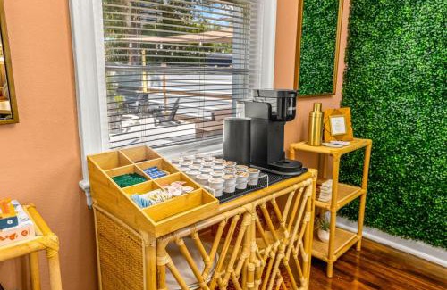 Oakford Park House | Sunny Citrus Escape Min to Midtown & Dog-Friendly