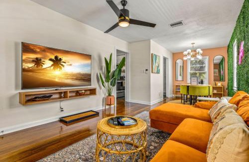 Oakford Park House | Sunny Citrus Escape Min to Midtown & Dog-Friendly