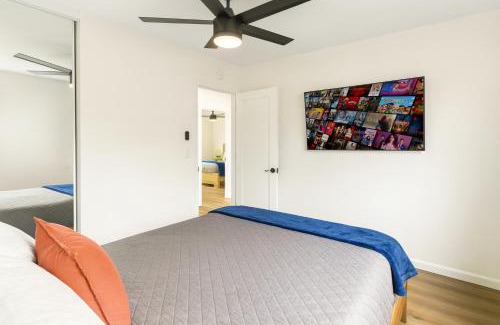 North Clairemont House | Sunny Coastal Escape Large 3br Home Sleeps 8