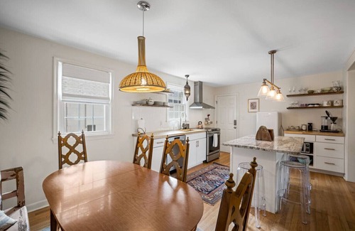 Charlottesville House | Sunny & Cozy Walkable Downtown Cottage