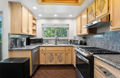 Valle Lindo House | Sunny Cul-de-Sac Retreat! Spacious 1st Floor Master, Flexible Lease #41910