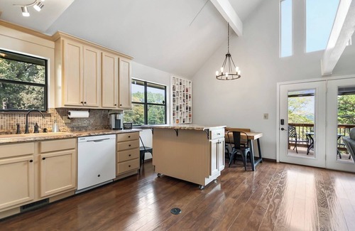 Beaver Shores Cabin | Sunny Days Getaway, Hot Tub/Fire Pit near Beaver Lake