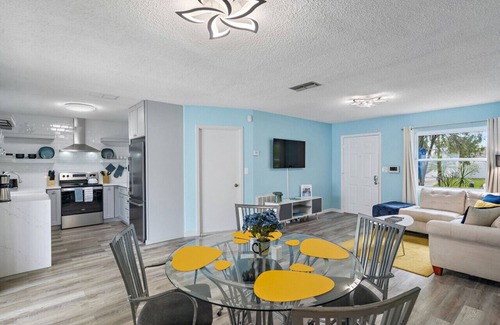 Pinellas Park House | Sunny Days & Starry Nights! 2/1 Home Great Price!