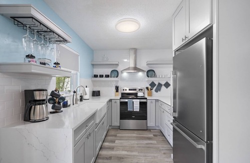 Pinellas Park House | Sunny Days & Starry Nights! 2/1 Home Great Price!