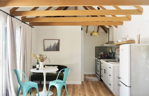 West Covina House | Sunny Days Tiny House - newly renovated with private entrance, pool & view