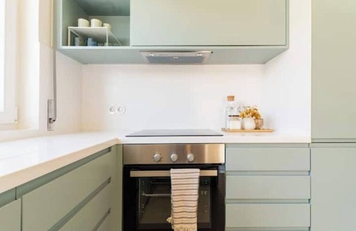 Ramalde Apartment | Sunny designer apartment with garden