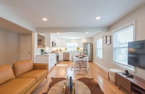 Princeton Condo | Sunny Downtown 2BR w/Parking