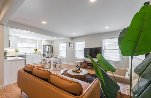 Princeton Condo | Sunny Downtown 2BR w/Parking