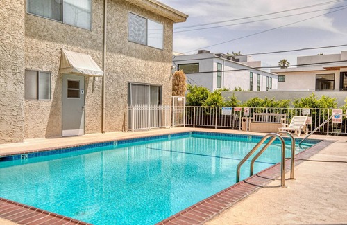 Beverly Grove Apartment | Sunny Fairfax 1BR w/Pool, near WF + TJ, Melrose shopping, by Blueground