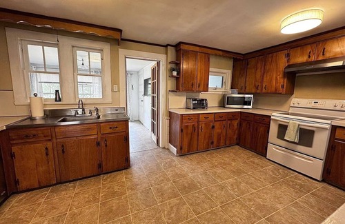 Amherst Other | Sunny Farmhouse Fully Furnished 3bed/2bath