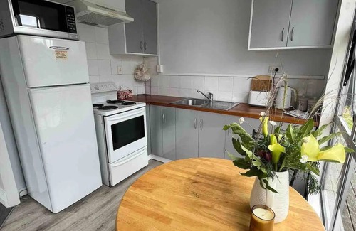 Motueka Apartment | Sunny flat 5 minute walk to town