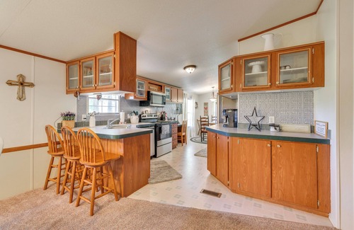 Washington County House | Sunny Florida Escape w/Screened-In Patio & Grill!