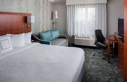 South Lowell Hotel | Sunny Haven in Lowell! 3 Convenient Units, Close to Merrimack Repertory Theatre