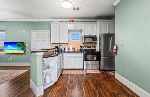 Galveston Condo | Sunny Hidden Retreat C – Ocean Town Gem