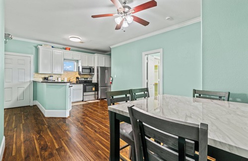 Galveston Condo | Sunny Hidden Retreat C – Ocean Town Gem