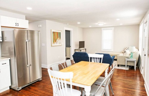 Lincolnton House | Sunny Hill Lincolnton Cottage | 4 Beds Close to Main St Shopping, Outdoor Deck