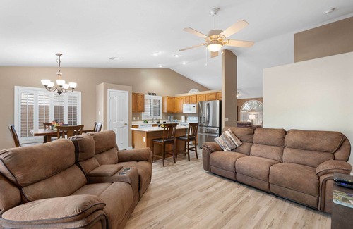 Castlegate House | Sunny Home w/Backyard Oasis in San Tan Valley!