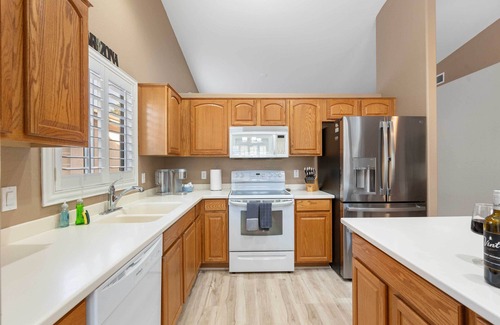 Castlegate House | Sunny Home w/Backyard Oasis in San Tan Valley!