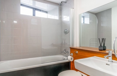 Ydrousa House | Sunny Home with Breathtaking Aegean View