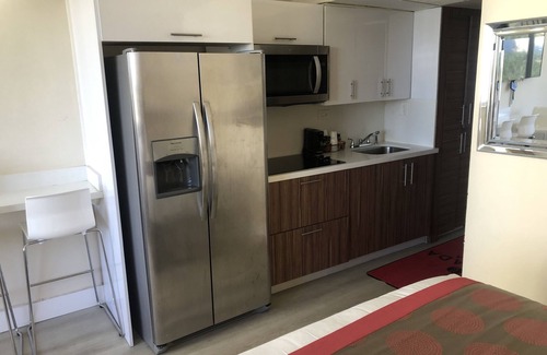 Sunny Isles Beach Resort | Sunny Island Studio at the RESORT front of the Beach