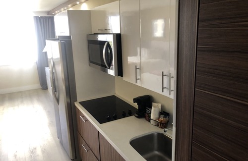 Sunny Isles Beach Resort | Sunny Island Studio at the RESORT front of the Beach