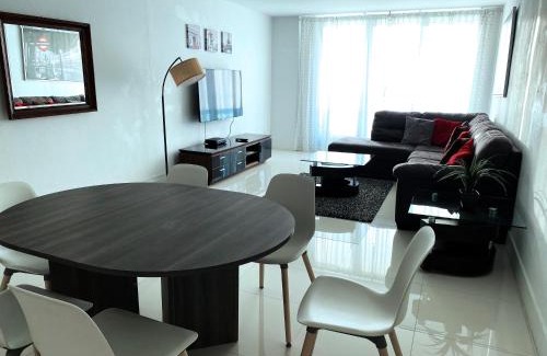 Sunny Isles Beach Apartment | Sunny Isles Condo Resort 14th floor Intracoastal view!