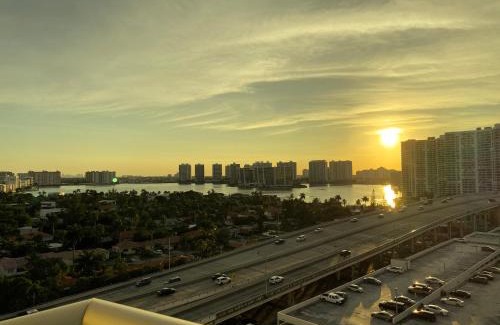 Sunny Isles Beach Apartment | Sunny Isles Condo Resort 14th floor Intracoastal view!
