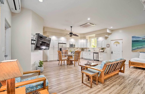 Coconut Grove House | Sunny Kailua Home w/Covered Lanai 1 Mi to Beach!