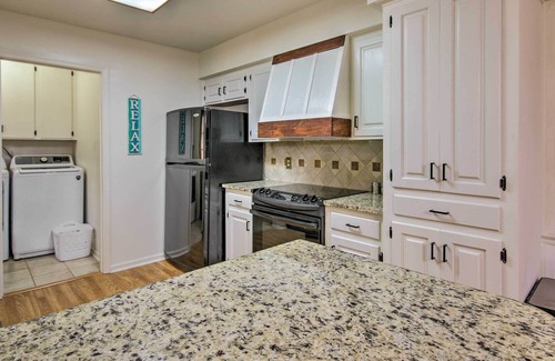 Prosperity House | Sunny Lakefront Escape in Prosperity w/ Dock!