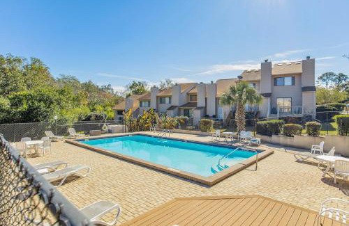 Southeast Pensacola Apartment | Sunny Large Two Bedroom Townhouse - Pool