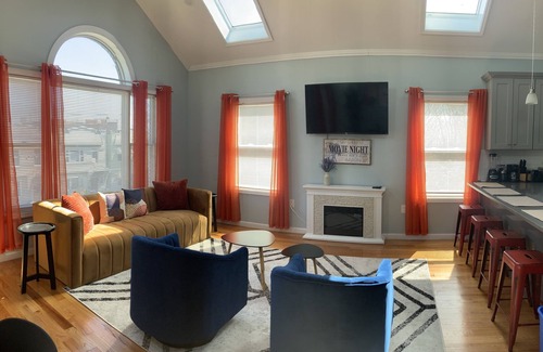 Greenville Condo | Sunny Modern Huge 3 bed 2 bath, 15 mins to downton NYC