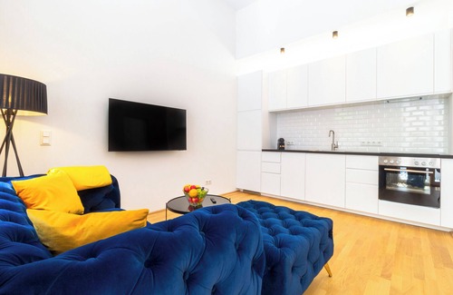 Margareten Apartment | Sunny & modern | Urban living with balcony