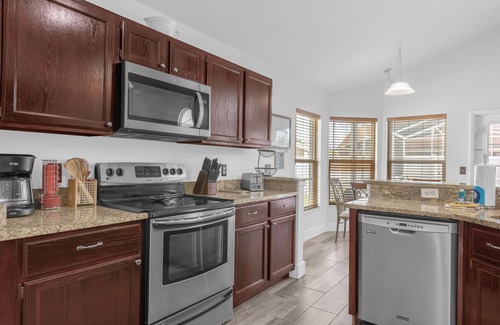 Lindfields Apartment | Sunny Oasis Home With Pool