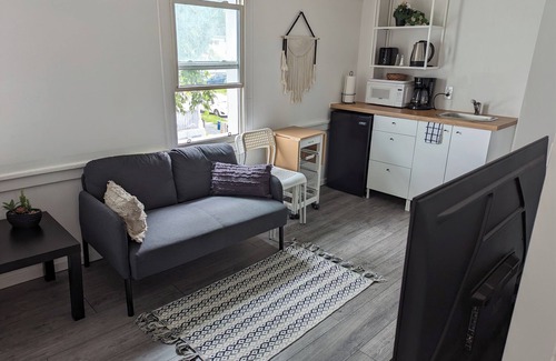 Cornwall Apartment | Sunny one bedroom apartment, Central Location