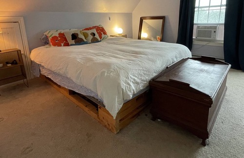 Woolwich House | Sunny, peaceful riverfront home with meadows, woods, and gardens