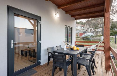 Donji Karin House | Sunny Resort