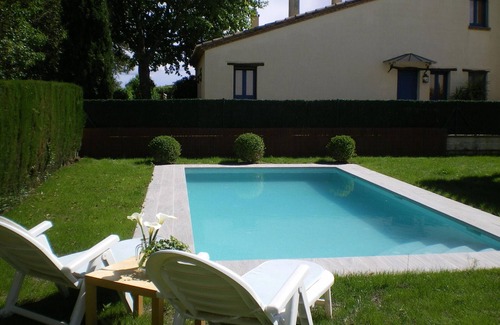 Bon Relax House | Sunny Retreat with Private Pool, BBQ, Garden & WiFi, Near Beach