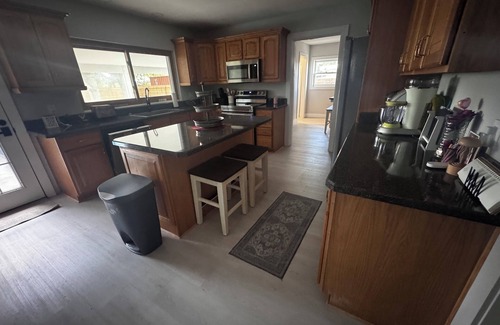 Ruskin House | Sunny Ruskin Escape – 3BR Home with Pool & Near the Bay