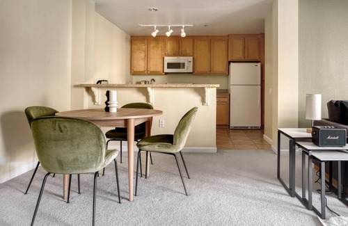 San Bruno Apartment | Sunny San Bruno 2BR w/Pool, W/D, Gym, walk to YouTube, by Blueground