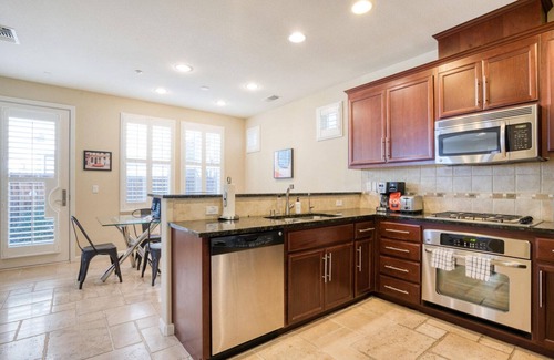Santa Clara House | Sunny Santa Clara 4BR Home w/A/C, close to Global Cuisine, by Blueground